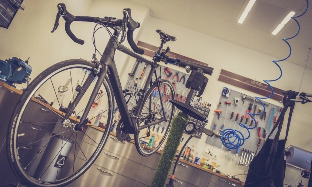 Kunststof tegels: de ideale vloer voor uw fietsenwinkel