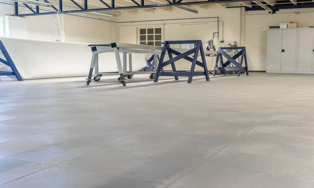 Kosten bedrijfsvloer: Waarom goedkoop vaak duurkoop is