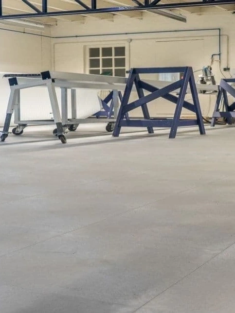 Kosten bedrijfsvloer: Waarom goedkoop vaak duurkoop is