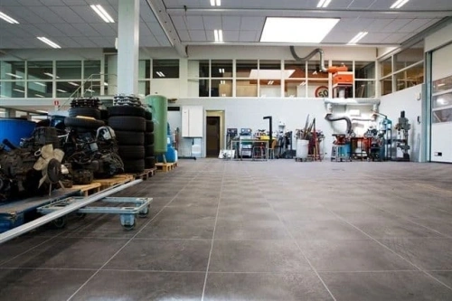 Waarom PVC de Gietvloer vervangt in de moderne garage image 1